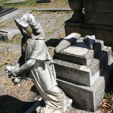 OOSTHUYSE Martha Magdelena 1913-1935 :: OOSTHUYSE Gertruida Jacomina 1919-1942