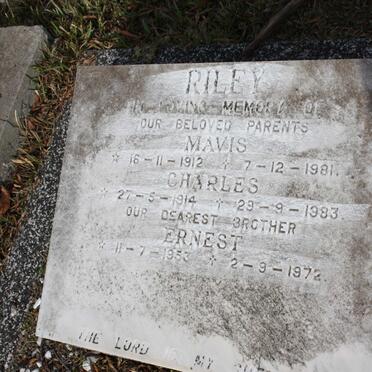 RILEY Charles 1914-1983 &amp; Mavis 1912-1981 :: RILEY Ernest 1953-1972