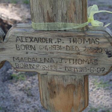 THOMAS Alexander P. 1931-2009 &amp; Magdalena J. 1931-2007