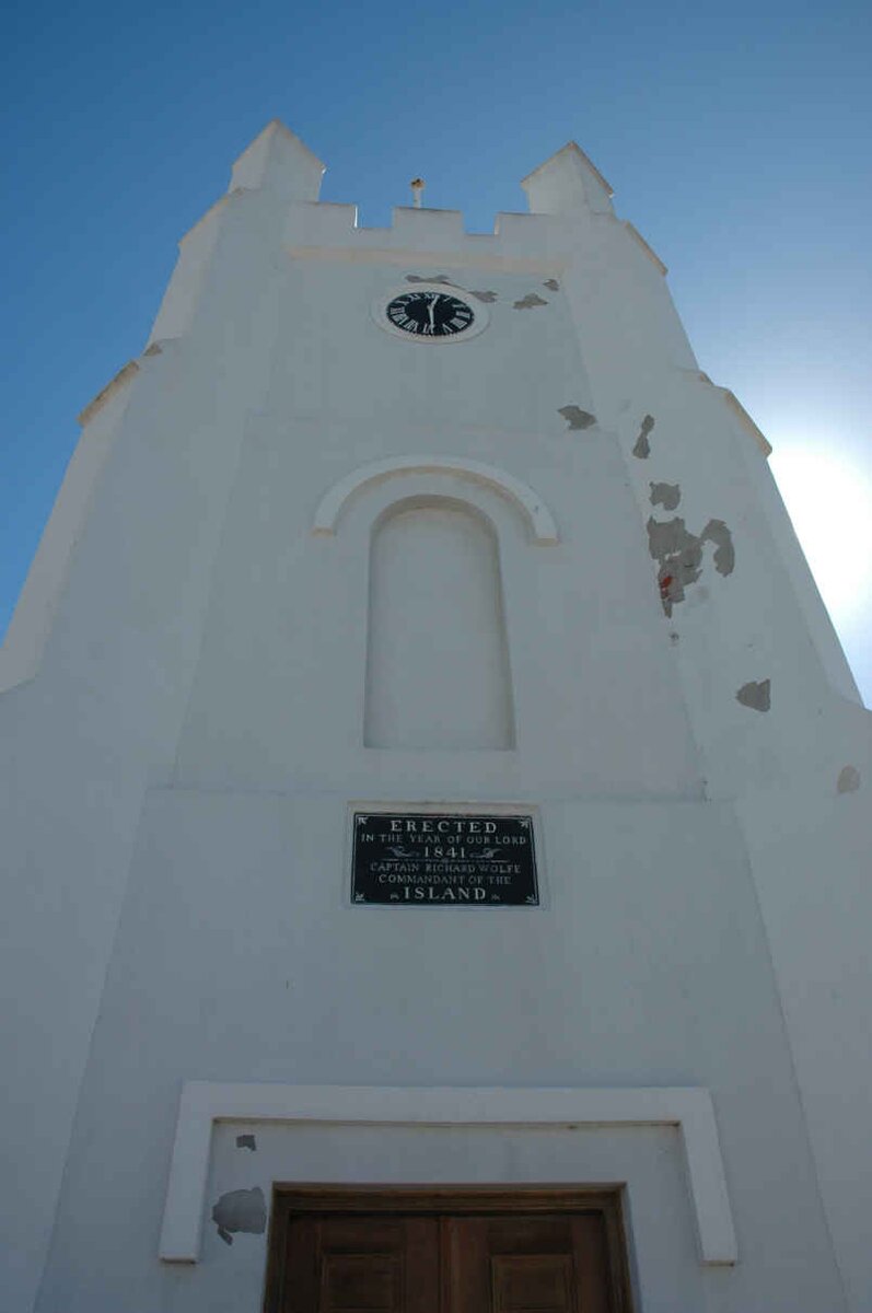 03. The Memorial of Richard WOLFE at the entrance to the church