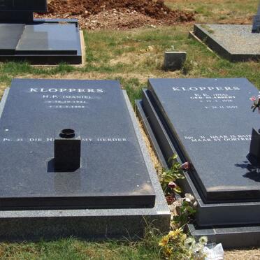 KLOPPERS M.P. 1921-1998 &amp; E.E. SLABBERT 192?-2007