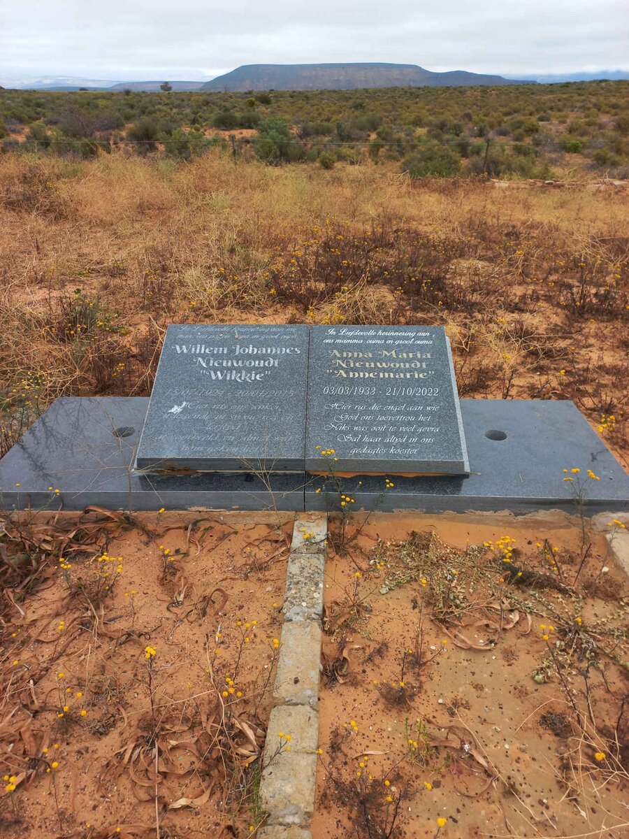 NIEUWOUDT Willem Johannes 1924-2015 & Anna Maria 1933-2022