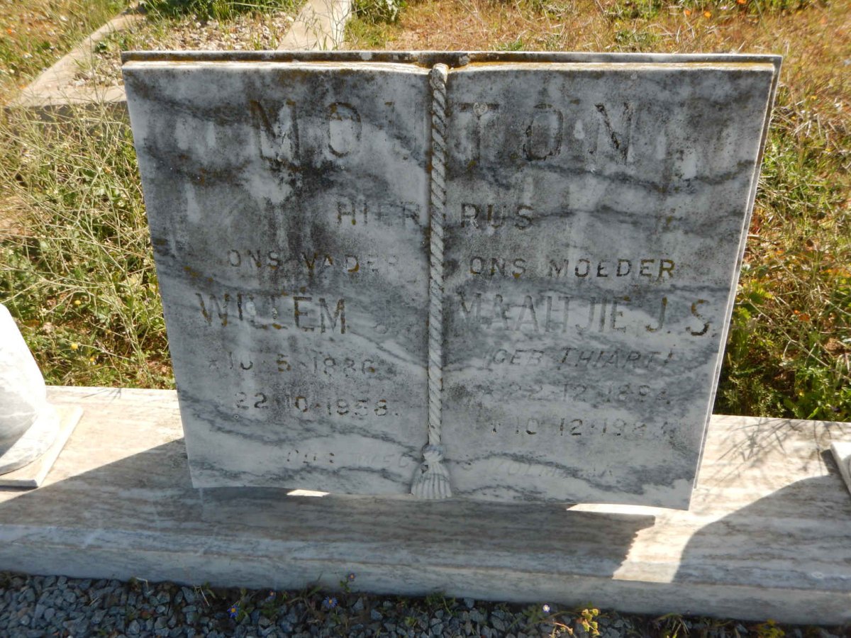 MOUTON Willem J. 1886-1958 & Maaitjie J.S. THIART 1894-1983
