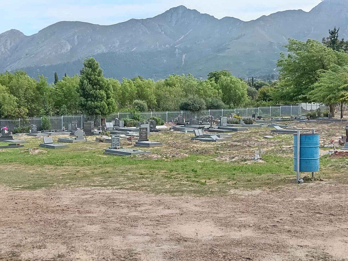 3. Overview/Oorsig:  Begraafplaas en grafte Franschhoek Nuwe Begraafplaas