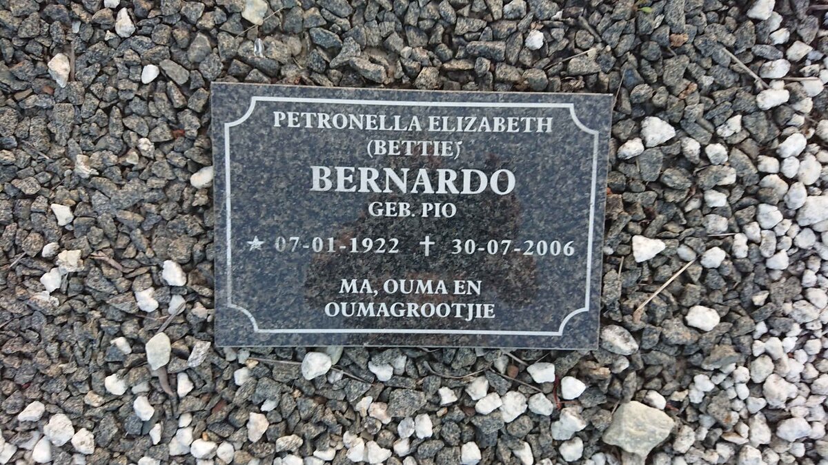 BERNARDO Petronella Elizabeth nee PIO 1922-2006
