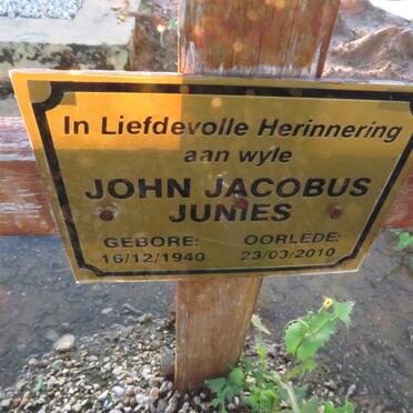 JUNIES John Jacobus 1940-2010