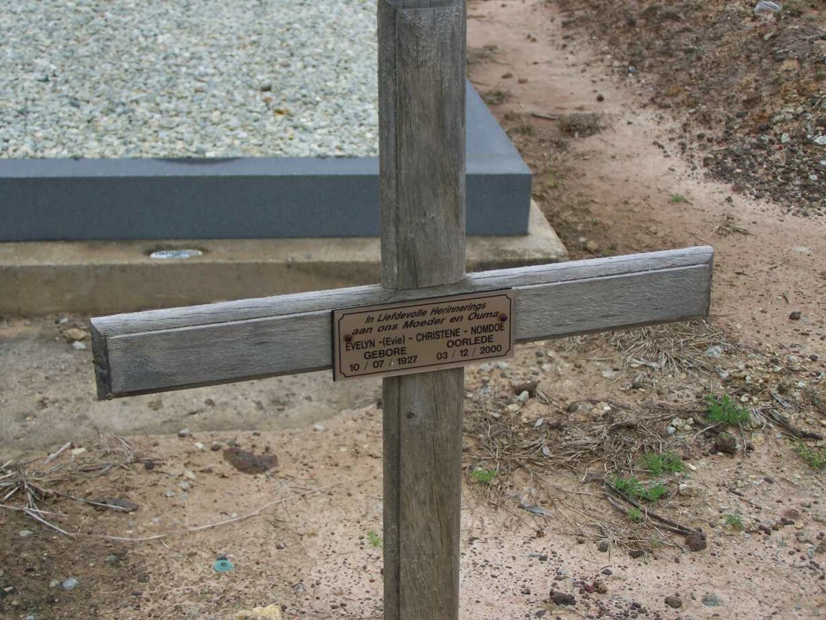 NOMDOE Evelyn Christine 1927-2000