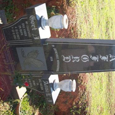 CRAFFORD Gert J. 1923-1997 &amp; Anna E.J. 1933-2000