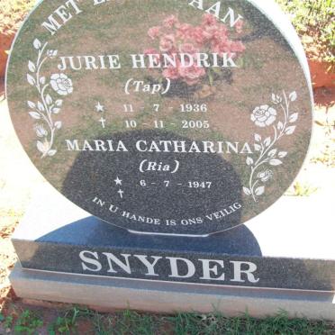 SNYDER Jurie Hendrik 1936-2005 &amp; Maria Catharina 1947-