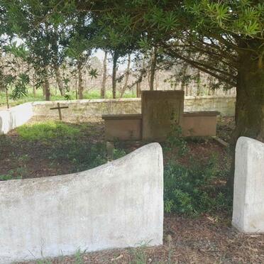 Western Cape, HERMANUS district, Hemel en Aarde 587_2, Clouds End, farm cemetery 