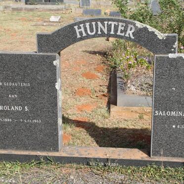 HUNTER Roland S. 1886-1963 &amp; Salomina M. DU PLESSIS 1867-1974
