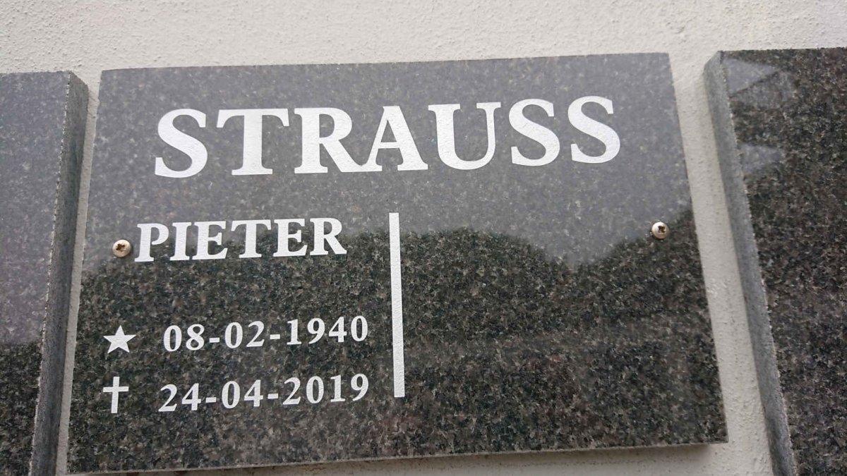 STRAUSS Pieter 1940-2019