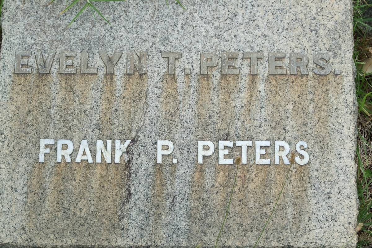 PETERS Frank P. &amp; Evelyn T.