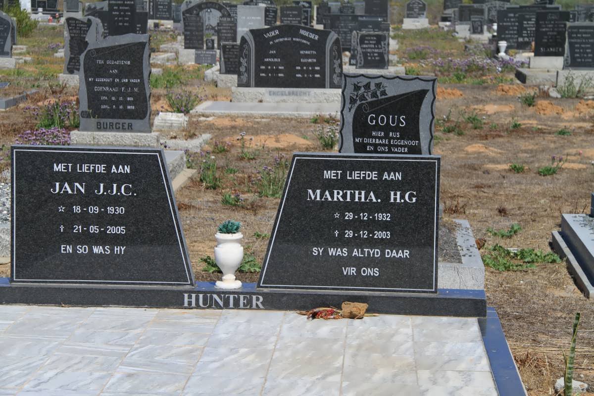 HUNTER Jan J.J.C. 1930-2005 &amp; Martha H.G. 1932-2003