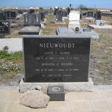 N - Vanne :: Surnames - N