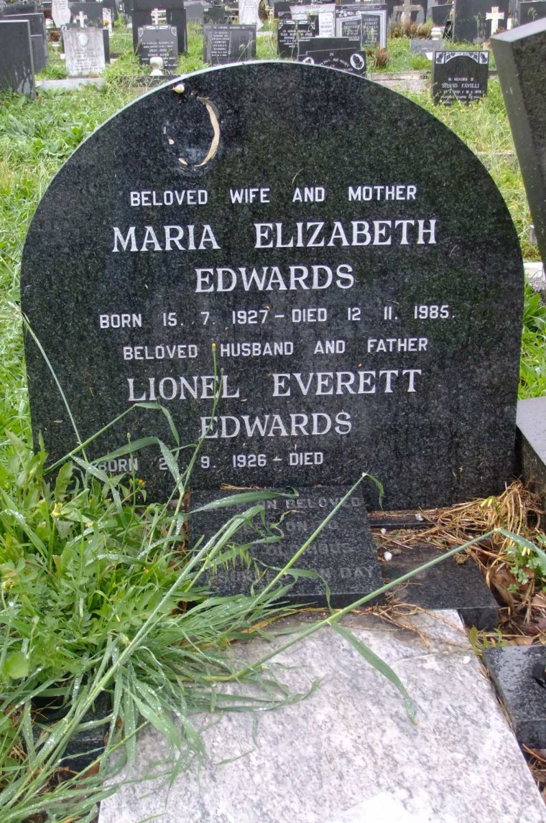 EDWARDS Lionel Everett 1926- &amp; Maria Elizabeth 1927-1985