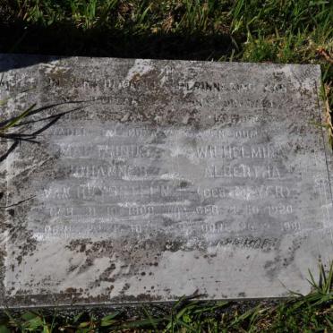 HUYSTEEN Marthinus Johannes, van 1908-197? &amp; Wilhelmina Albertha MEYER 1920-1981