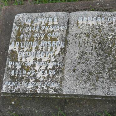 Arthur died 20 November 1940 aged 75 Years. The second persons dated are read as: Born in 1863 and died 12 March 1950.
