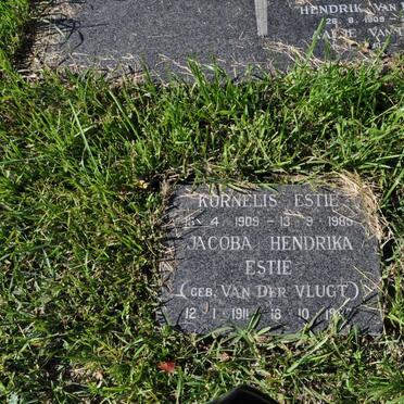 ESTIE Kornelis 1909-1985 &amp; Jacoba Hendrika VAN DER VLUGT 1911-19??