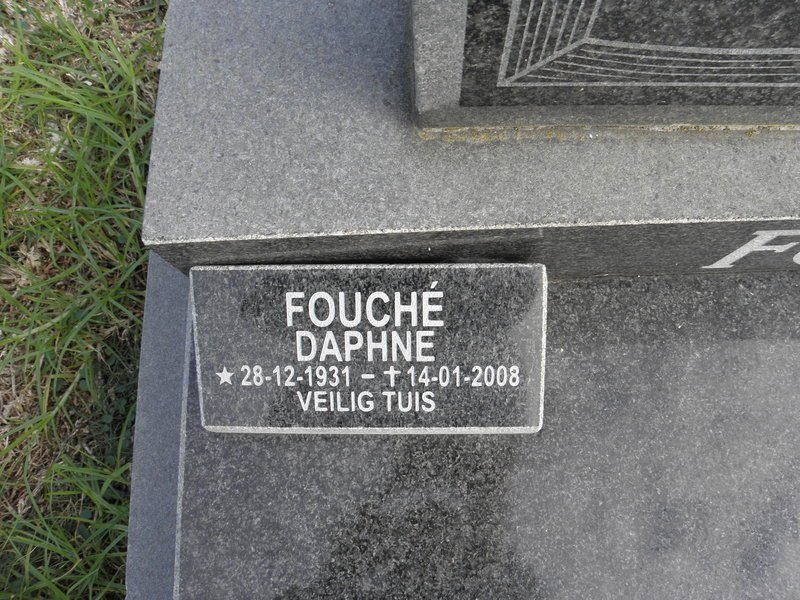 FOUCHÉ Daphne 1931-2008