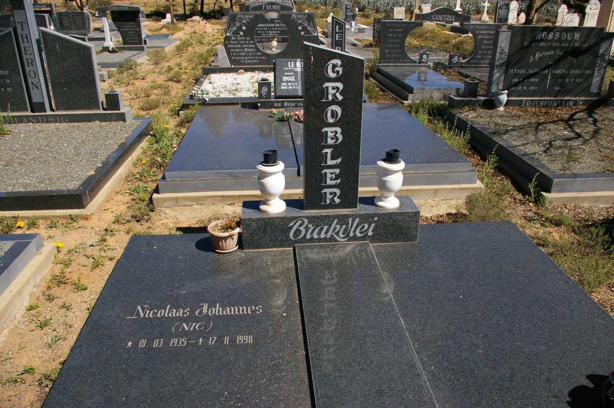 GROBLER Nicolaas Johannes 1935-1998
