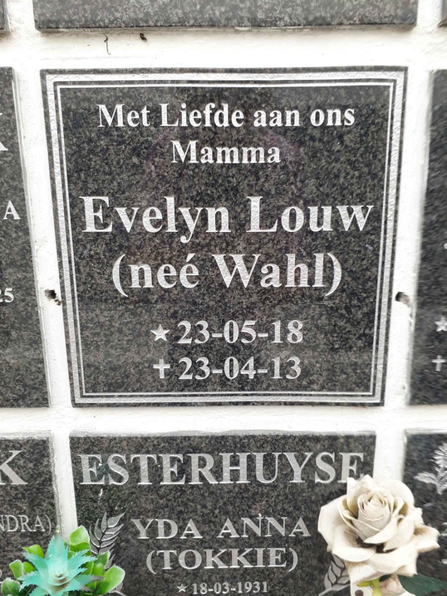 LOUW Evelyn nee WAHL 1918-2013
