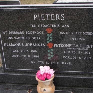 PIETERS Hermanus Johannes 1916-1984 &amp; Petronella Dorethea VERMAAK 1931-2003