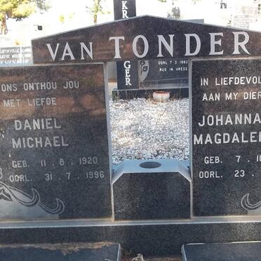TONDER Daniel Michael, van 1920-1996 &amp; Johanna Maria Magdalena BOTHMA 1917-1995