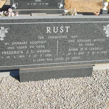 RUST Frederick J.G. 1919-1986 &amp; Anna H.E. 1928-1988