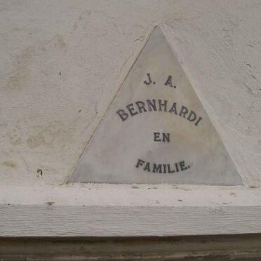 BERNHARDI J.A. en Familie