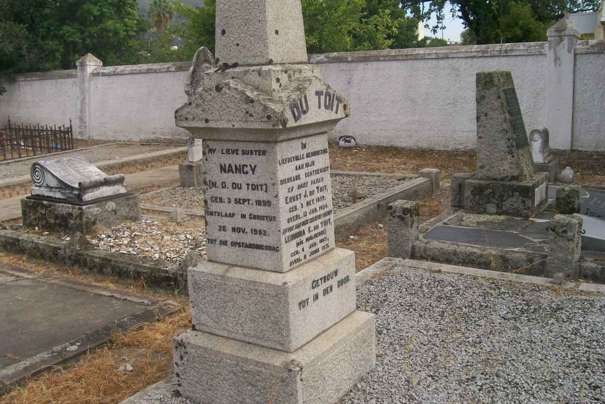 TOIT DU  Family grave