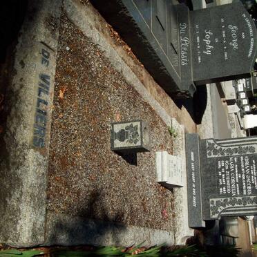 VILLIERS Adriaan Jacobus, de 1877-1952 &amp; Maria Cornelia ZUIDMEER 1883-1961 :: DE VILLIERS Rocco 1904-1950