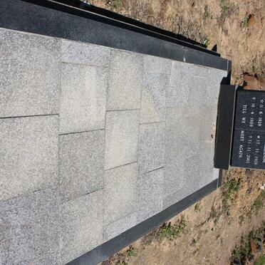 BROWN Johnny William 1926-2001 &amp; Joan Catherine 1928-1989