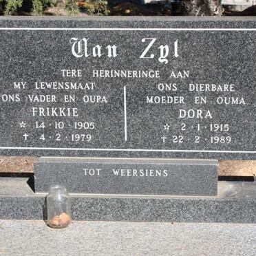 ZYL Frikkie, van 1905-1979 &amp; Dora 1915-1989
