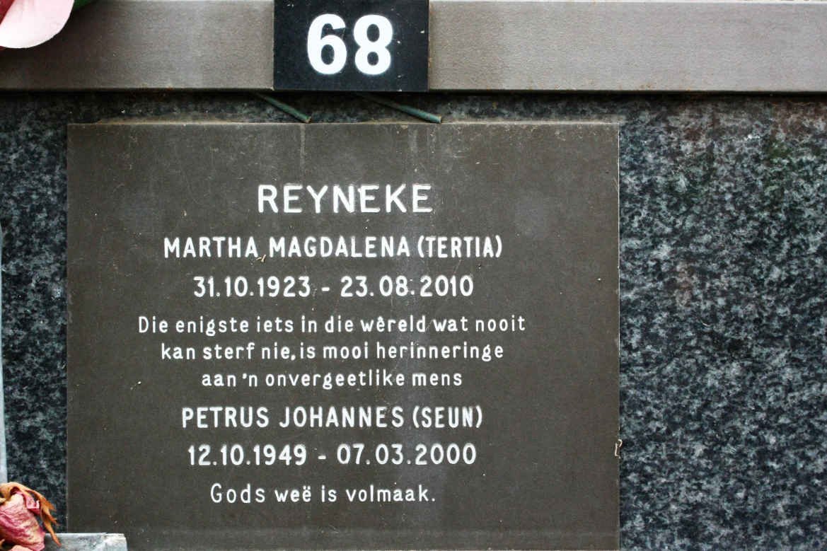 REYNEKE Petrus Johannes 1949-2000 & Martha Magdalena 1923-2010