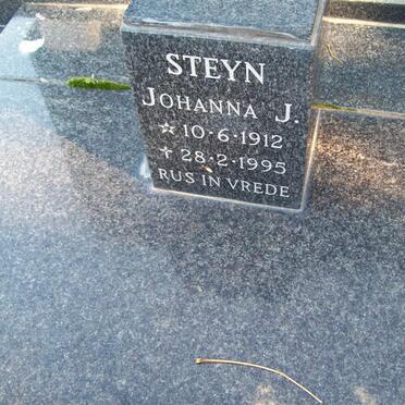 STEYN Melt van der Spuy 1910-1969 :: STEYN Susanna M. nee CORNADIE 1948-1999 :: STEYN Johanna J. 1912-1995