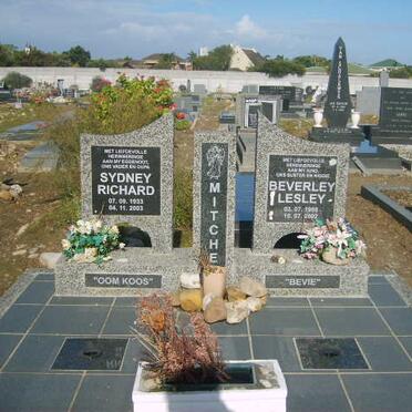 MITCHELL Sydney Richard 1933-2003 &amp; Beverley Lesley 19??-2002