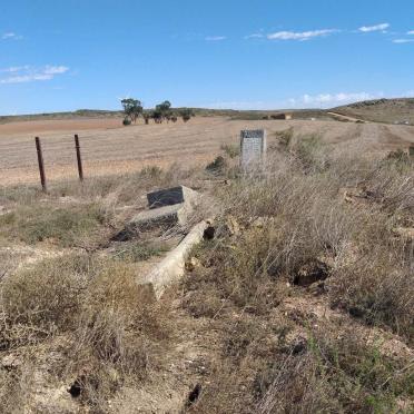 1. Graves on Farm / Grafte op plaas 651 Swellendam