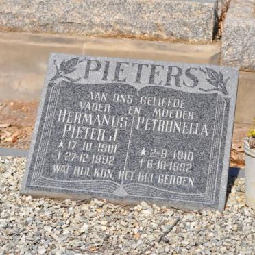 PIETERS Hermanus Pieter J. 1901-1992 &amp; Petronella 1910-1992