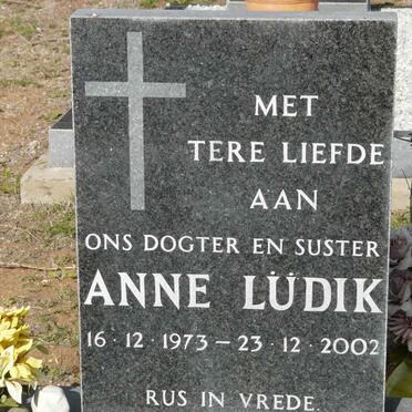 LÜDIK Anne 1973-2002