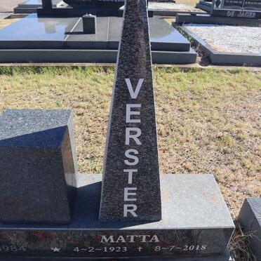 V - Vanne :: Surnames - V