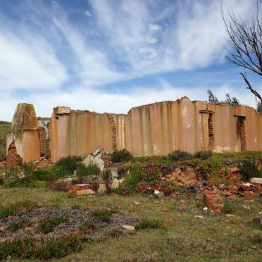 2. Huis by Begrafplaas