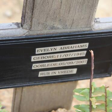 ABRAHAMS Evelyn 1945-2007