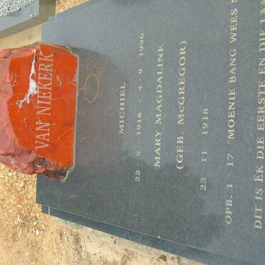 NIEKERK Michiel, van 1918-1996 &amp; Mary Magdaline McGREGOR 1918-