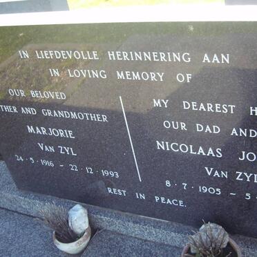 ZYL Nicolaas Johannes, van 1905-1982 &amp; Marjorie 1916-1993