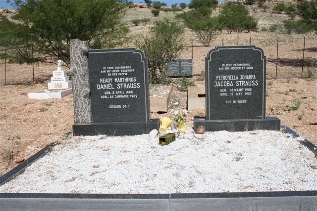 STRAUSS Keady Marthinus Daniel 1898-1969 & Petronella Johanna Jacoba 1900-1988