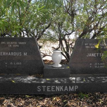 STEENKAMP Gerhardus M. 1915- &amp; Janetta S.C. 1920-1988