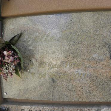 FRUTER Lizelle 1974-2011