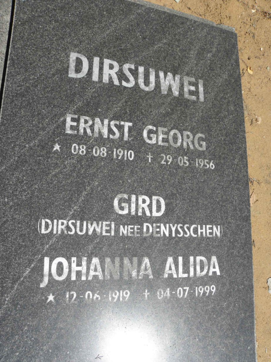 DIRSUWEI Ernst Georg 1910-1956 & Johanna Alida GIRD voorh. DIRSUWEI nee DENYSSCHEN 1919-1999