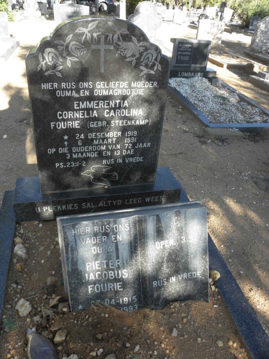 FOURIE Pieter Jacobus 1915-1993 & Emmerentia Cornelia Carolina STEENKAMP 1919-1991